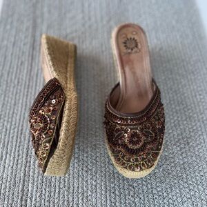 Yellow Box KINA Brown Metallic Sequin Beaded Embellished Mules Wedges Sz 7.5